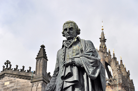 Estátua de Adam Smith em Edinburgh